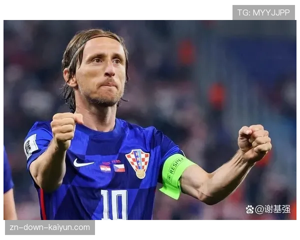 瞬间聚焦：伯纳乌全场起立，为跑动超过13公里的老将莫德里奇鼓掌致敬